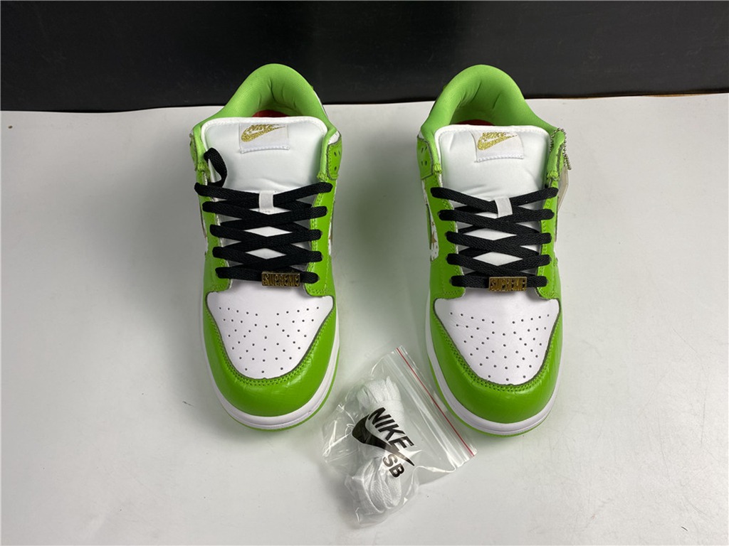 Svp*me x Nike SB Dunk Low DH3228-101